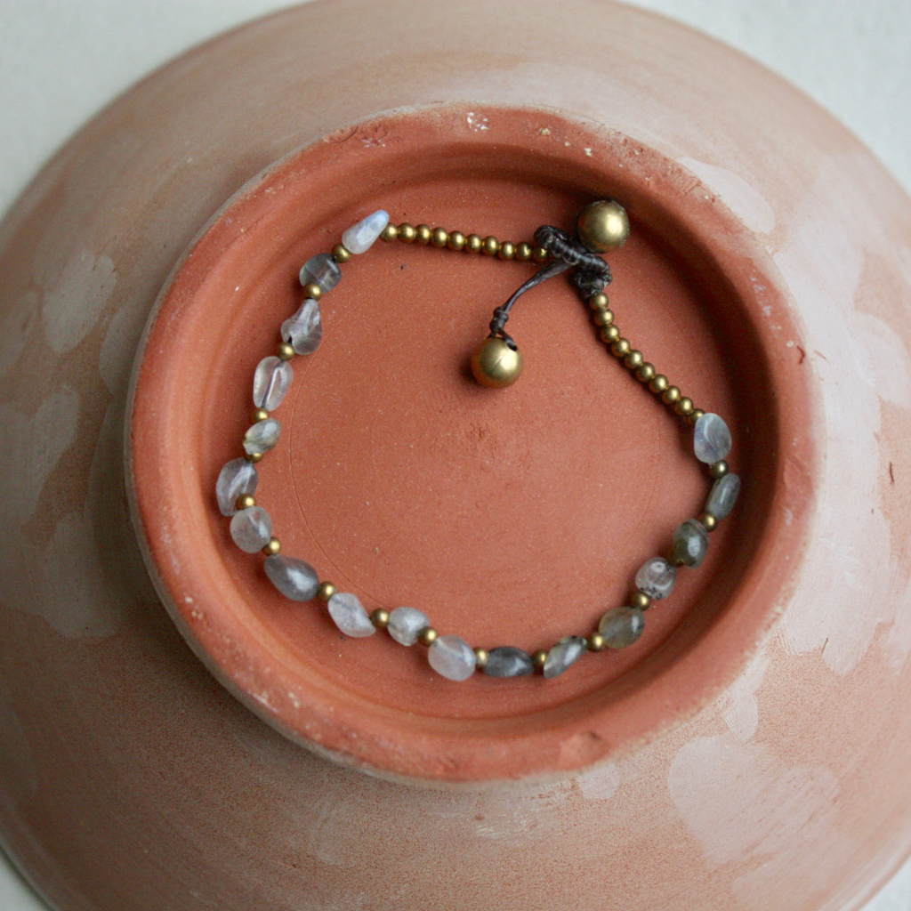 Bracelets en Pierres Naturelles et Laiton – Faits à la Main, Écoresponsables et Waterproof