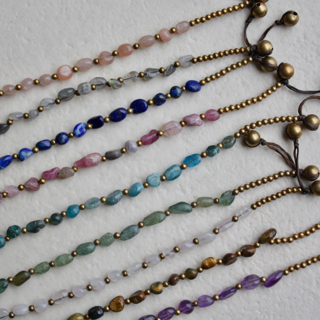 Bracelets en Pierres Naturelles et Laiton – Faits à la Main, Écoresponsables et Waterproof