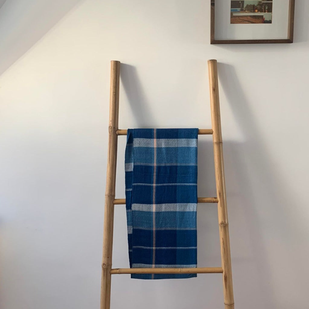 Écharpe Fait Main en Indigo - L'Élégante
