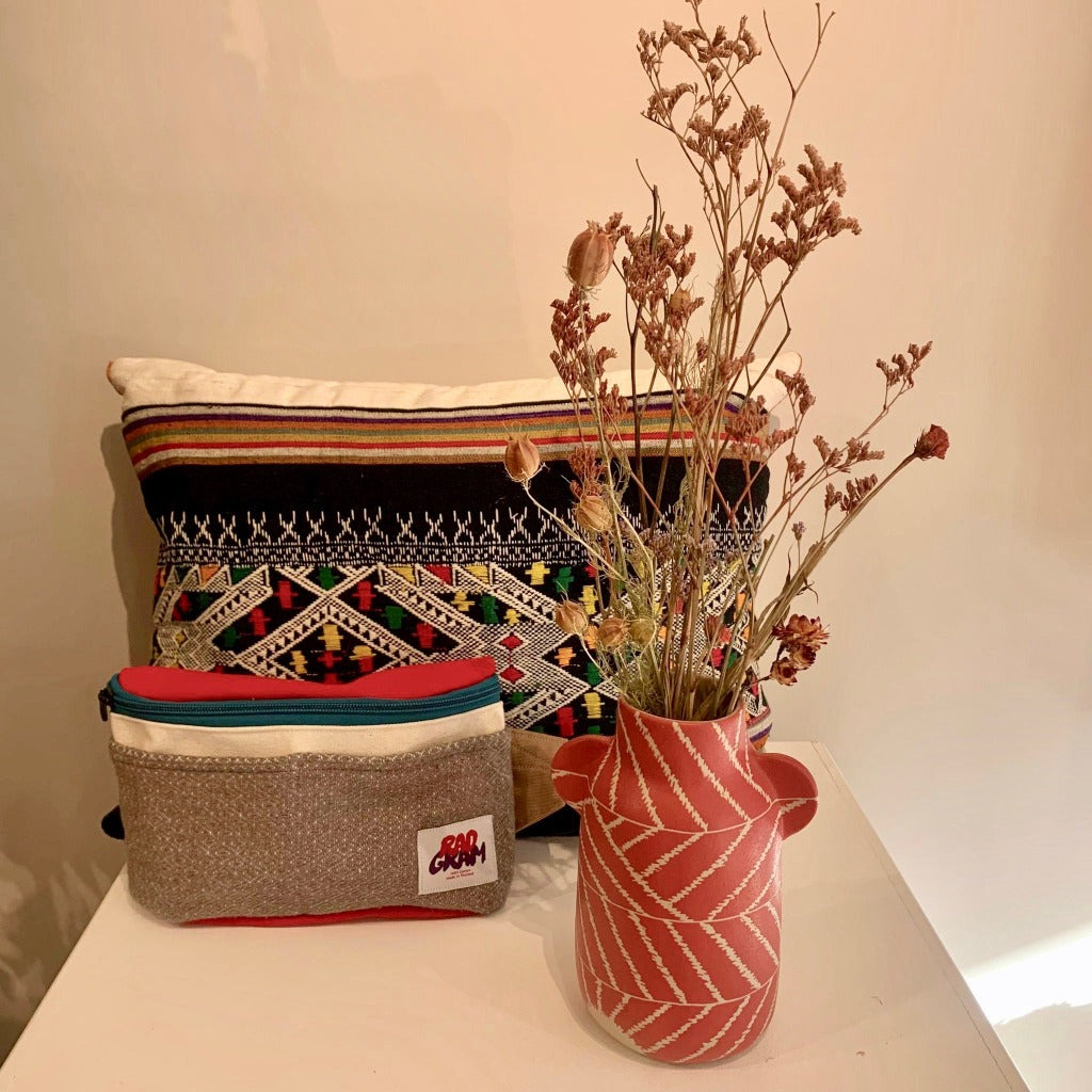 Vase en Poterie Fait Main - Savoir-faire et transmission