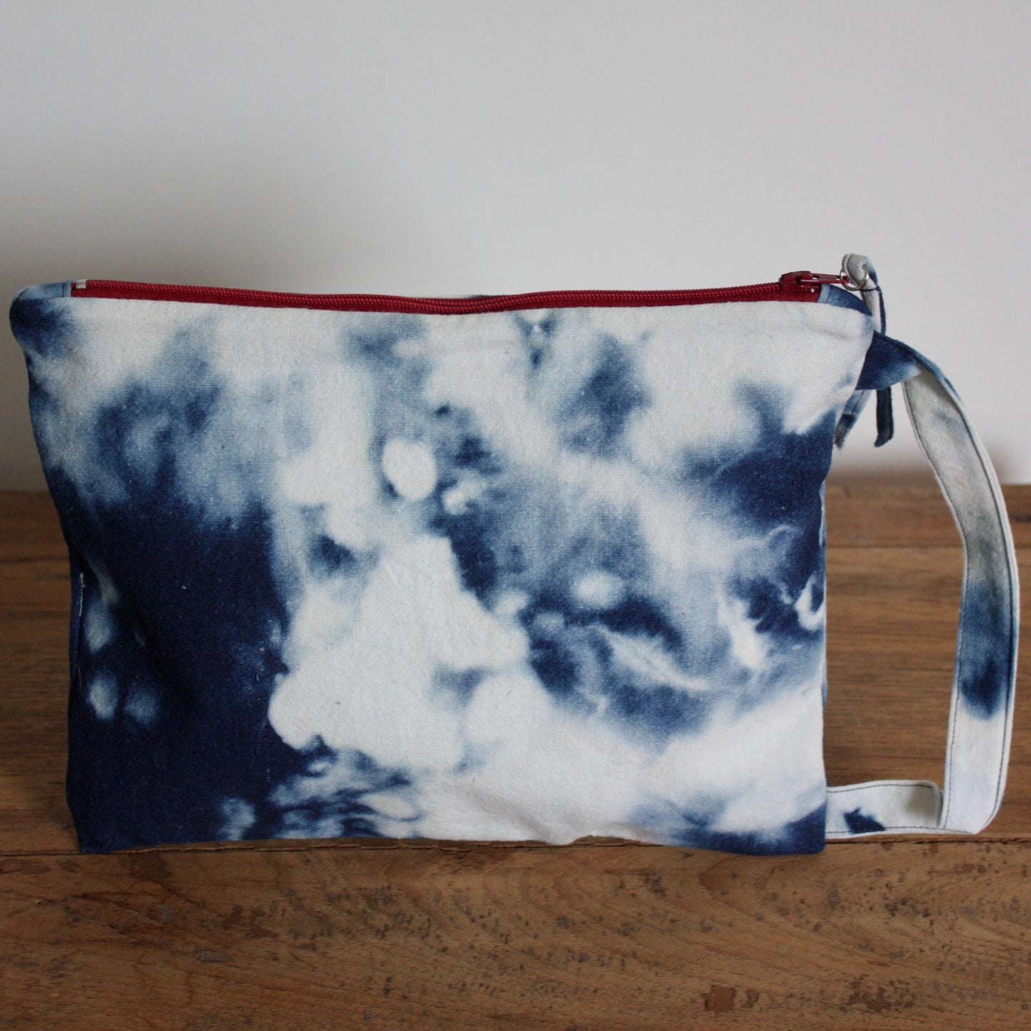 Pochette en Coton Tie & Dye Fait Main - Élégance Naturelle