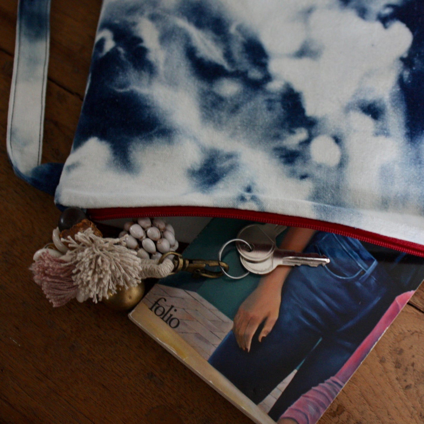 Pochette en Coton Tie & Dye Fait Main - Élégance Naturelle
