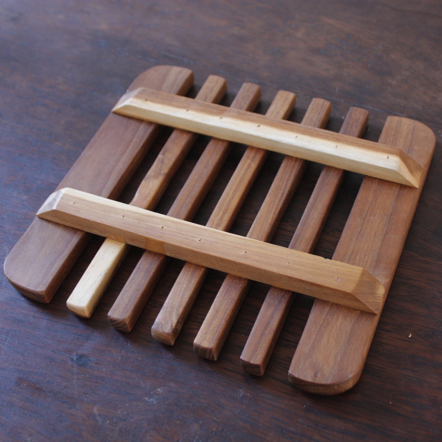 Dessous de plat en bois de teck – Élégance naturelle et durable