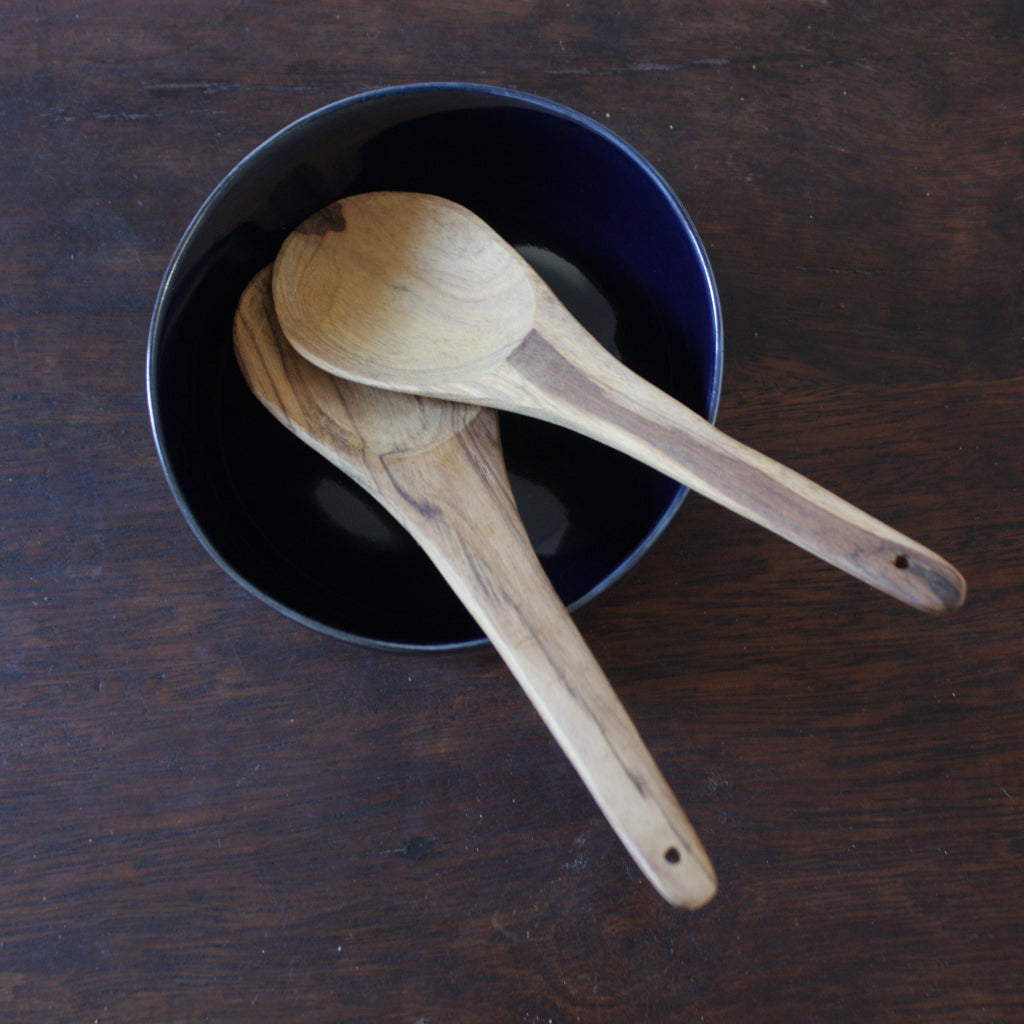 Cuillères de service en bois – Élégance naturelle pour une cuisine responsable