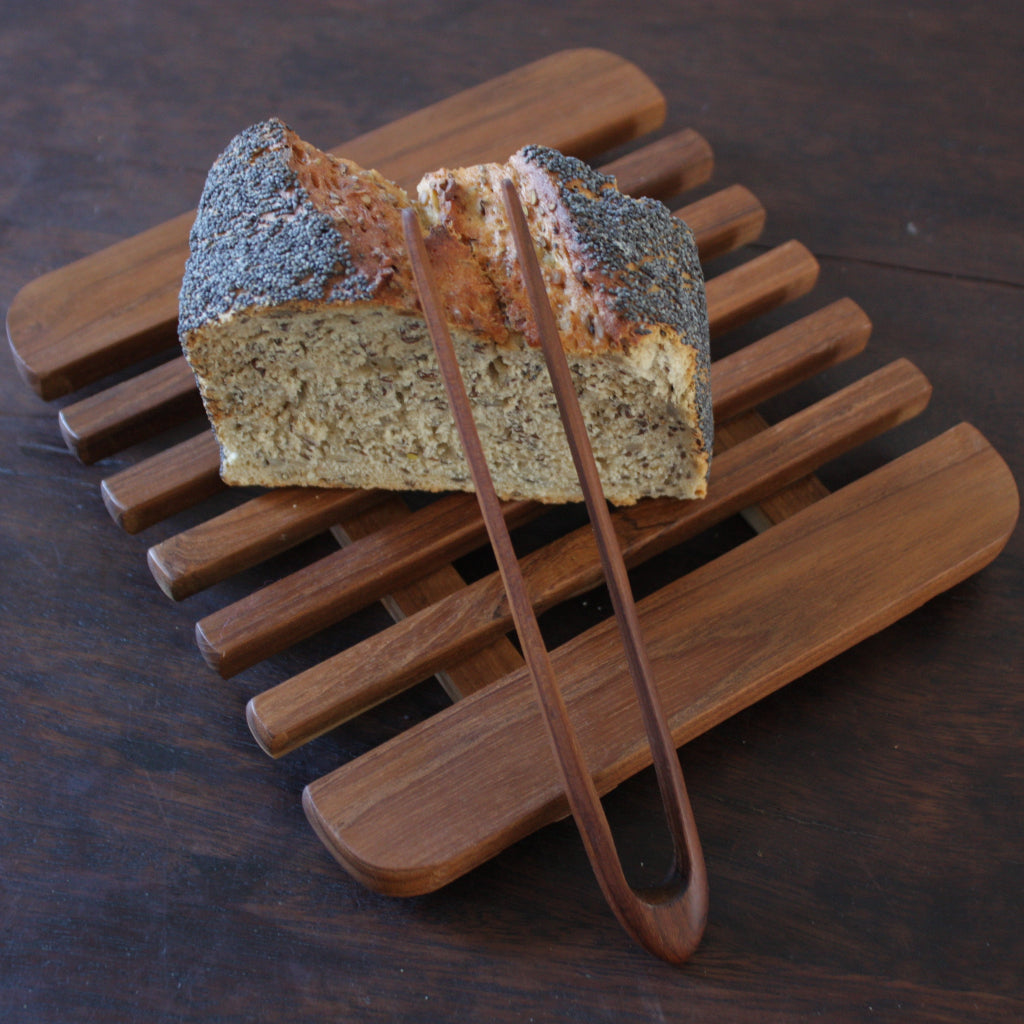 Pince à pain en bois de teck – Accessoire naturel et élégant