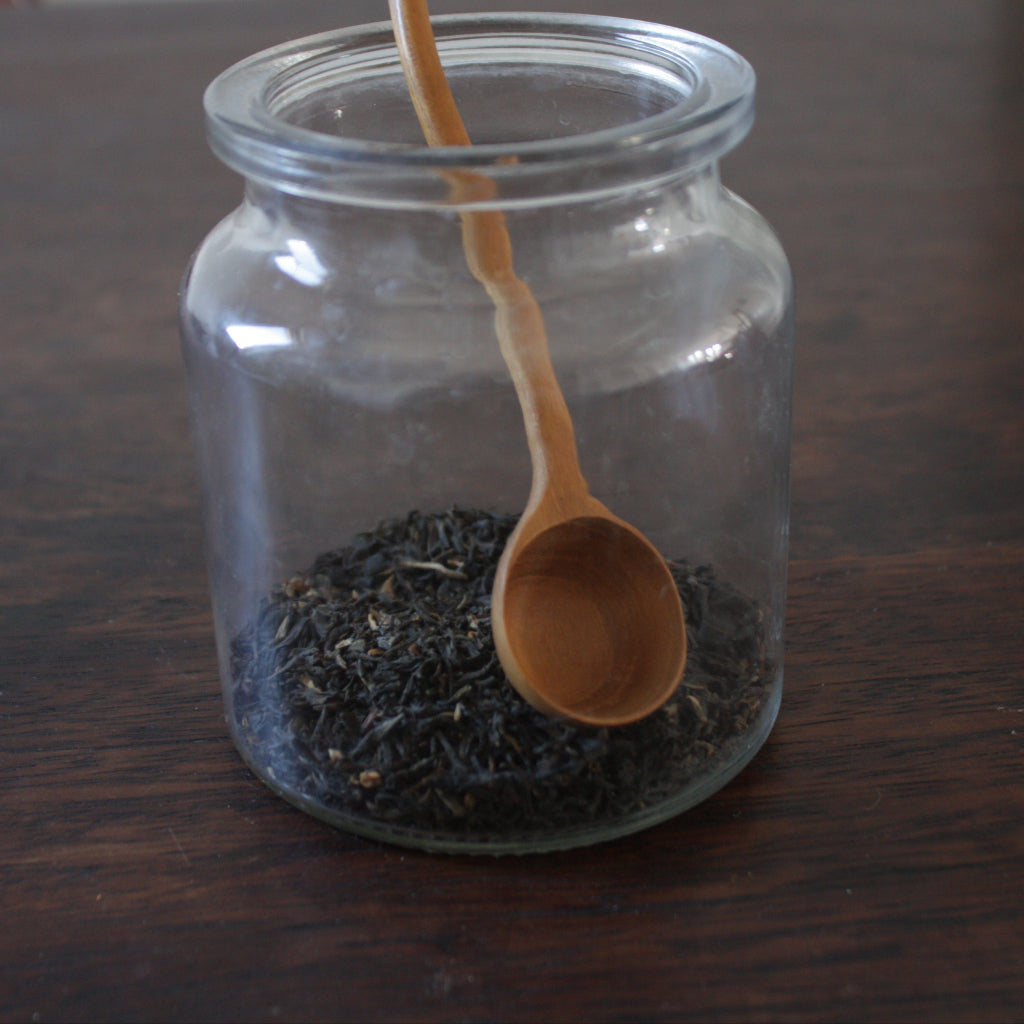 Cuillère longue en bois de teck – Design ondulé et élégance naturelle