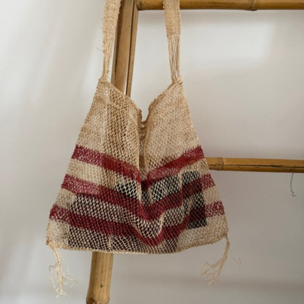 Sac de pêcheur tressé chanvre naturel fait main pompons Thaïlande Dame Pach Bangkok