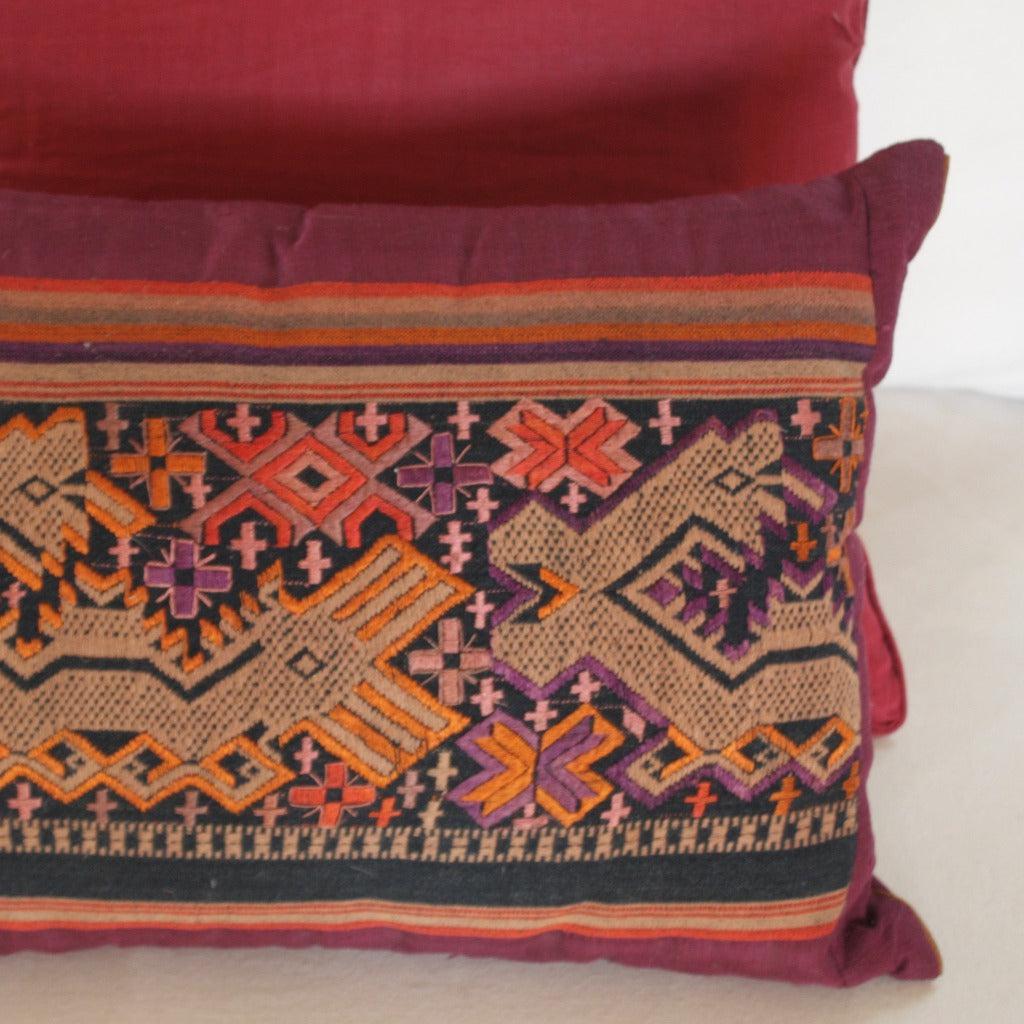 Coussin en Soie brodée-Dame Pach Bangkok
