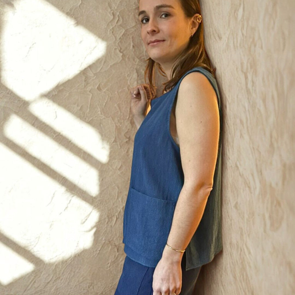Top en coton indigo naturel – Deux poches signature | Taille unique