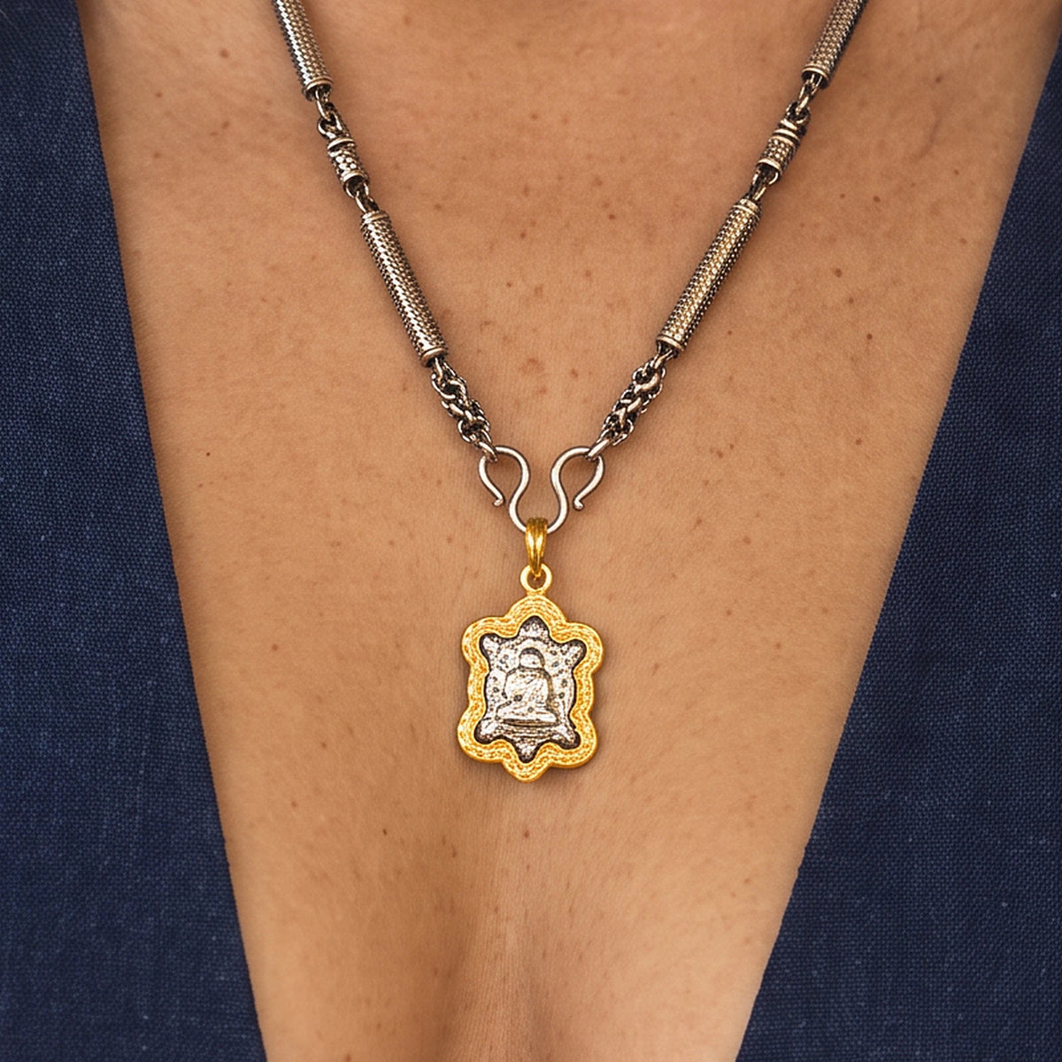 Collier Amulette Tortue – Talisman de Féminité & Protection