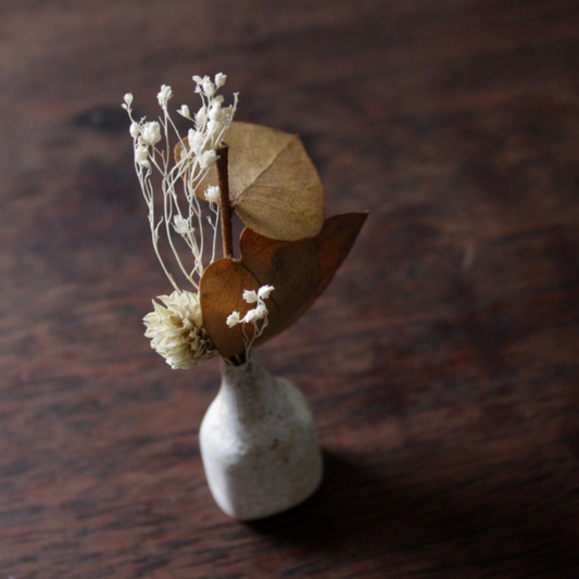 Mini Vase en Papier Recyclé : L'Élégance Écologique au Cœur de Votre Décoration 5