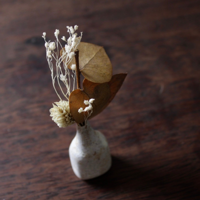 Mini Vase en Papier Recyclé : L'Élégance Écologique au Cœur de Votre Décoration 5