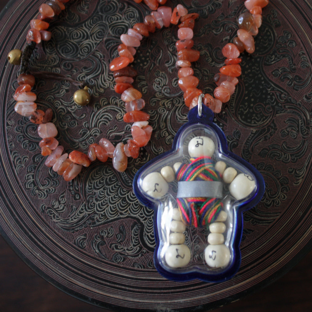 Amulette Protectrice Unique – Collier en Pierres Naturelles Brutes