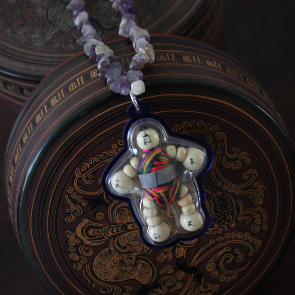 Amulette Protectrice Unique – Collier en Pierres Naturelles Brutes