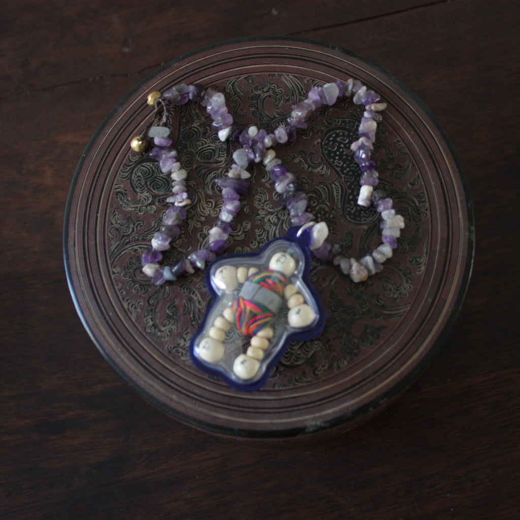 Amulette Protectrice Unique – Collier en Pierres Naturelles Brutes