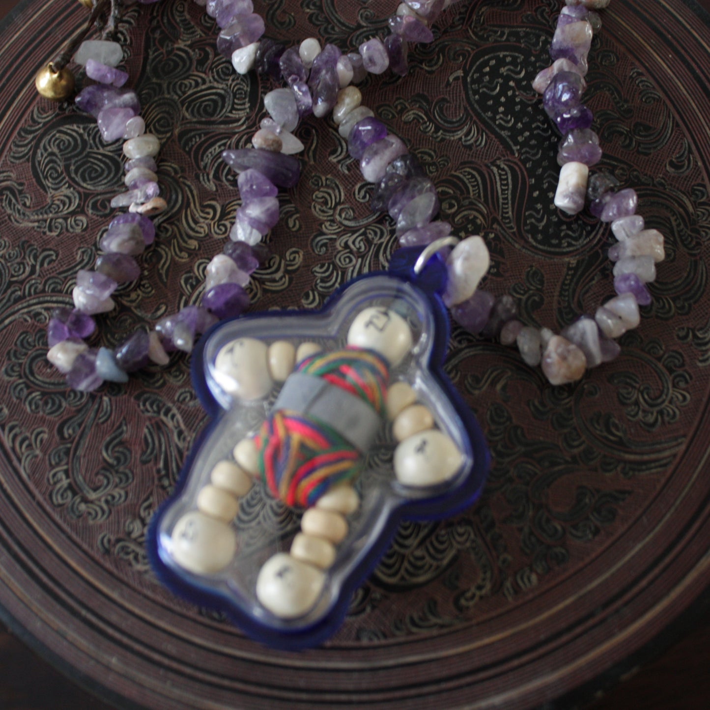 Amulette Protectrice Unique – Collier en Pierres Naturelles Brutes