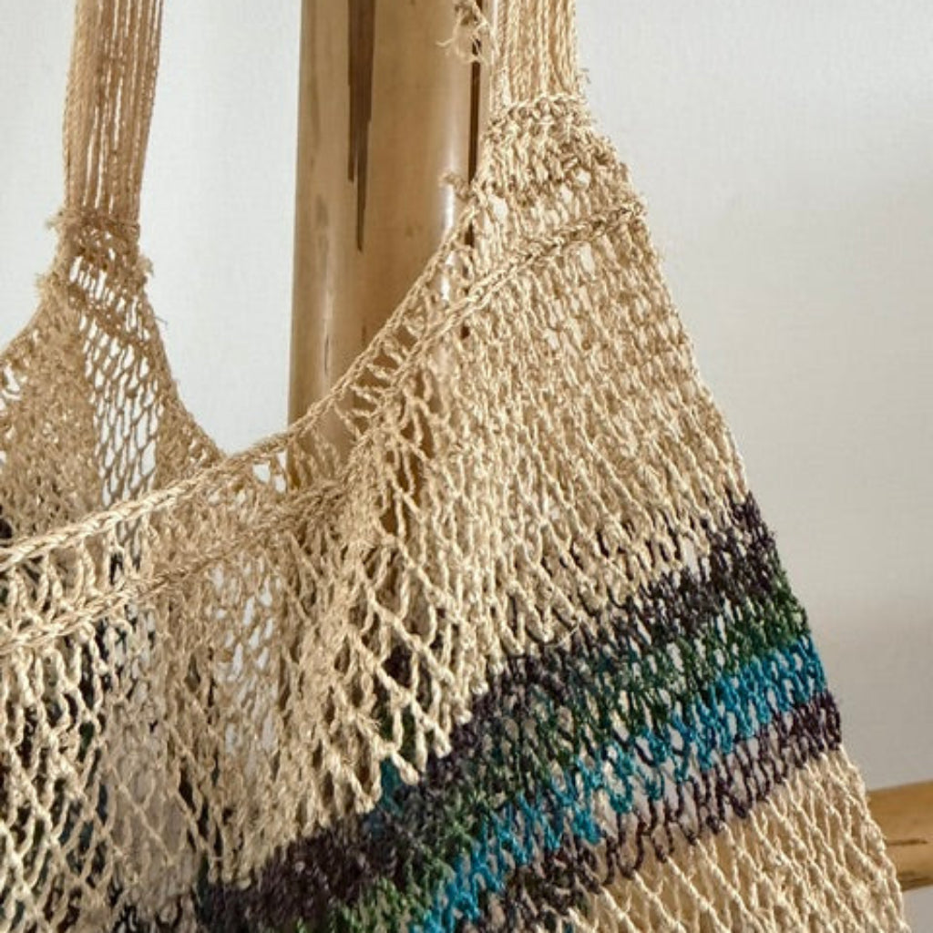 Sac de pêcheur tressé chanvre naturel fait main pompons Thaïlande Dame Pach Bangkok