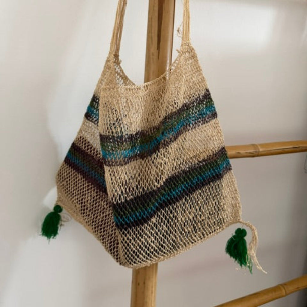 Sac de pêcheur tressé chanvre naturel fait main pompons Thaïlande Dame Pach Bangkok