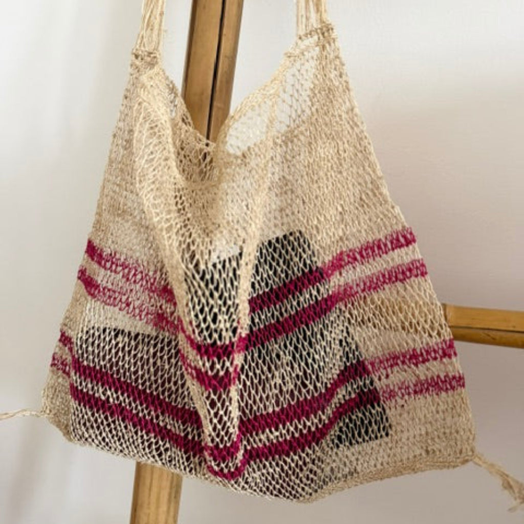 Sac de pêcheur tressé chanvre naturel fait main pompons Thaïlande Dame Pach Bangkok