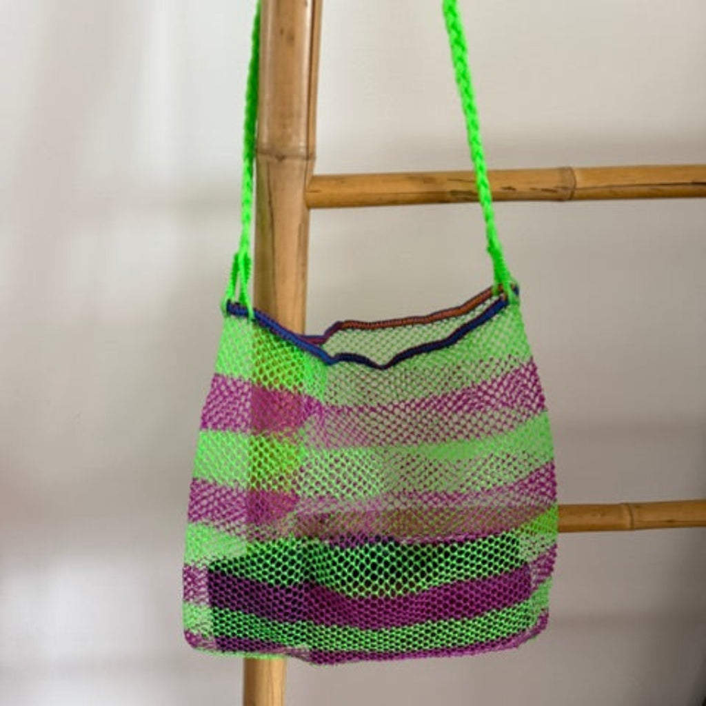 Sac de pêcheur filet plastique recyclé fait main coloré Dame Pach Bangkok