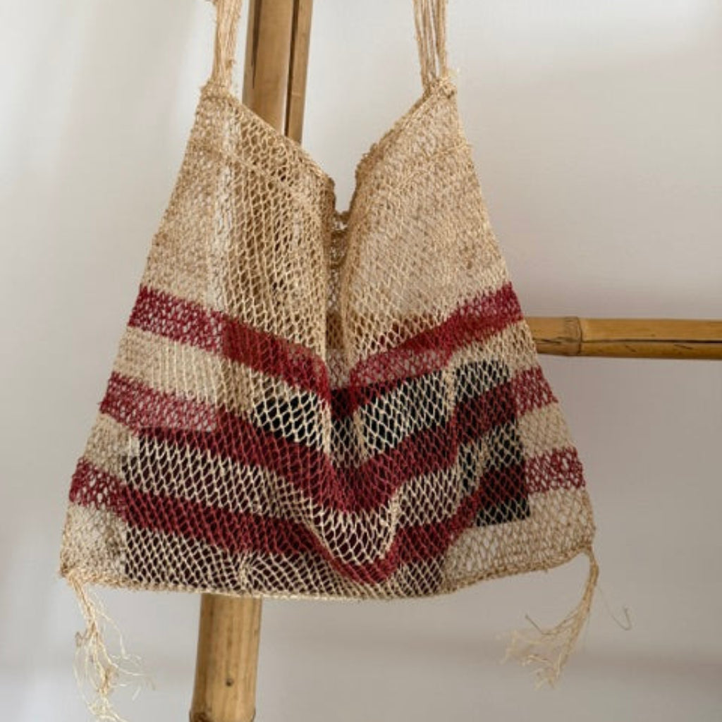 Sac de pêcheur tressé chanvre naturel fait main pompons Thaïlande Dame Pach Bangkok