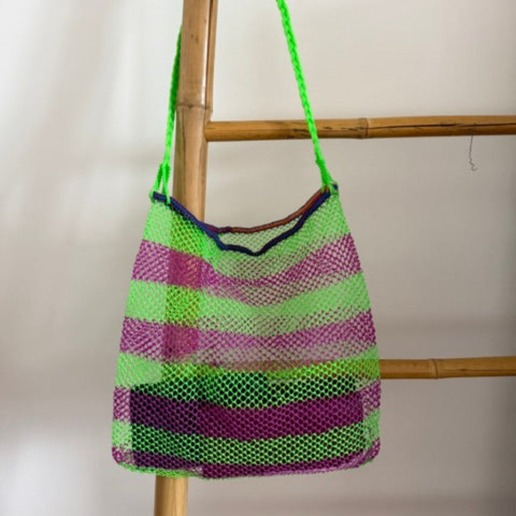 Sac de pêcheur filet plastique recyclé fait main coloré Dame Pach Bangkok