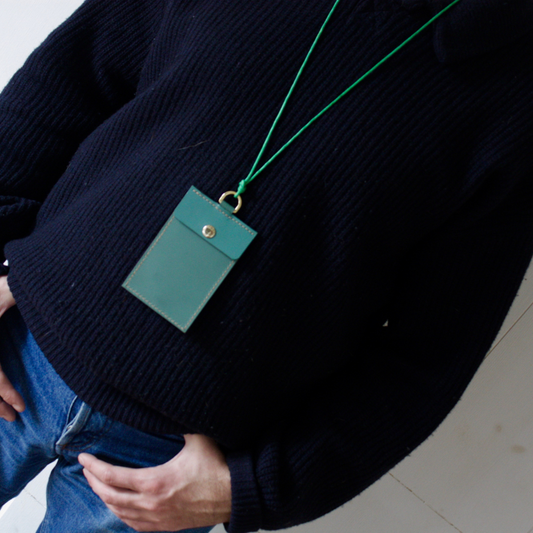 Porte-cartes à cordon